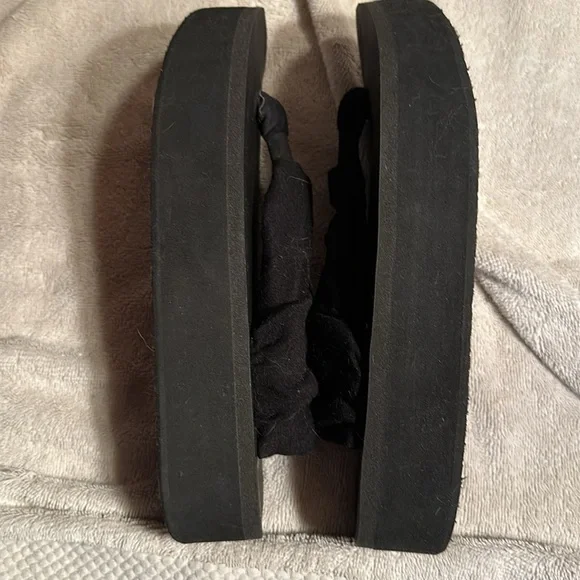 Sanuk black flatform sling sandal W11 EUC - Picture 4 of 6